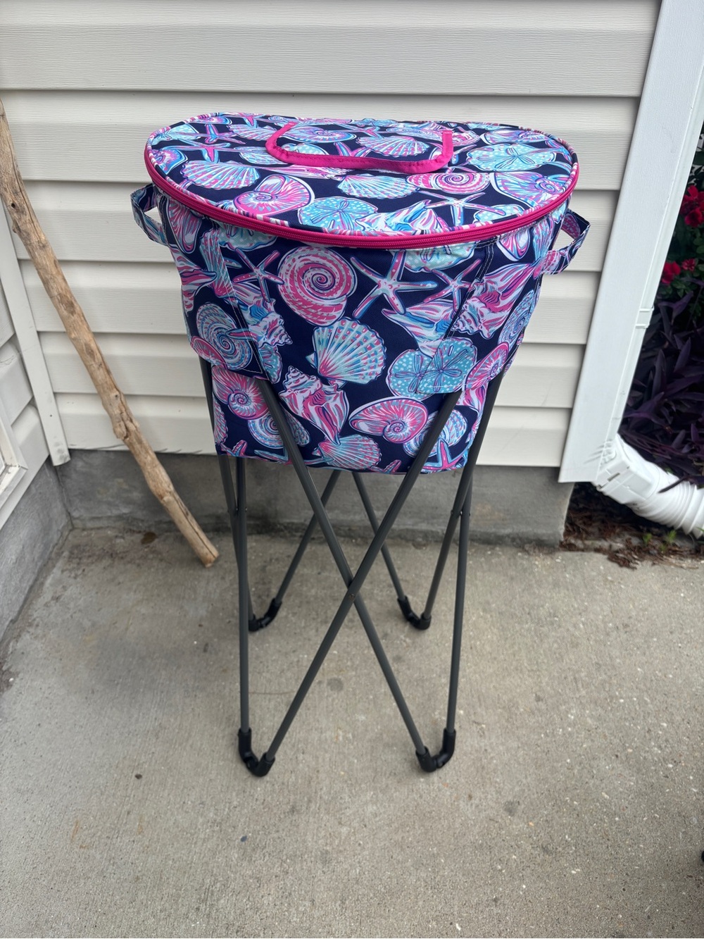 BNIB Seashell Cooler with Stand